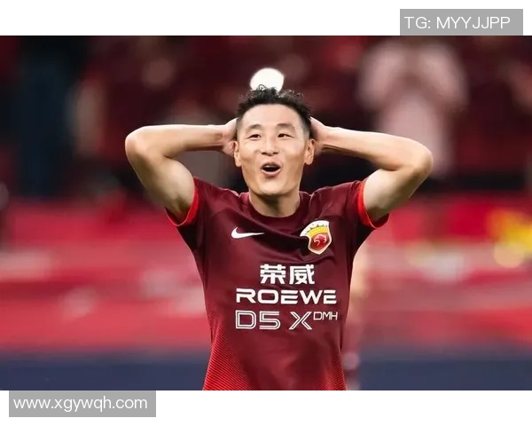 足球明星亲自揭晓新赛季球员名单引发球迷热议与期待